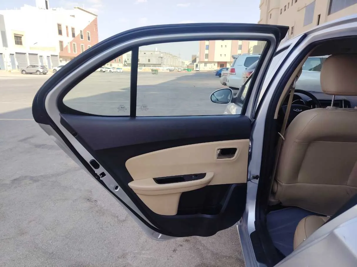 Car image 15