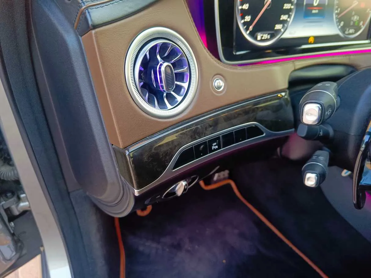 Car image 32