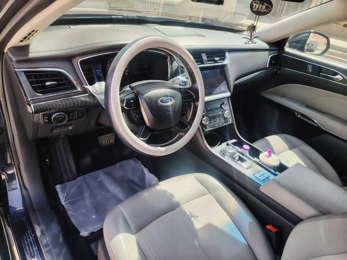 Car image 11