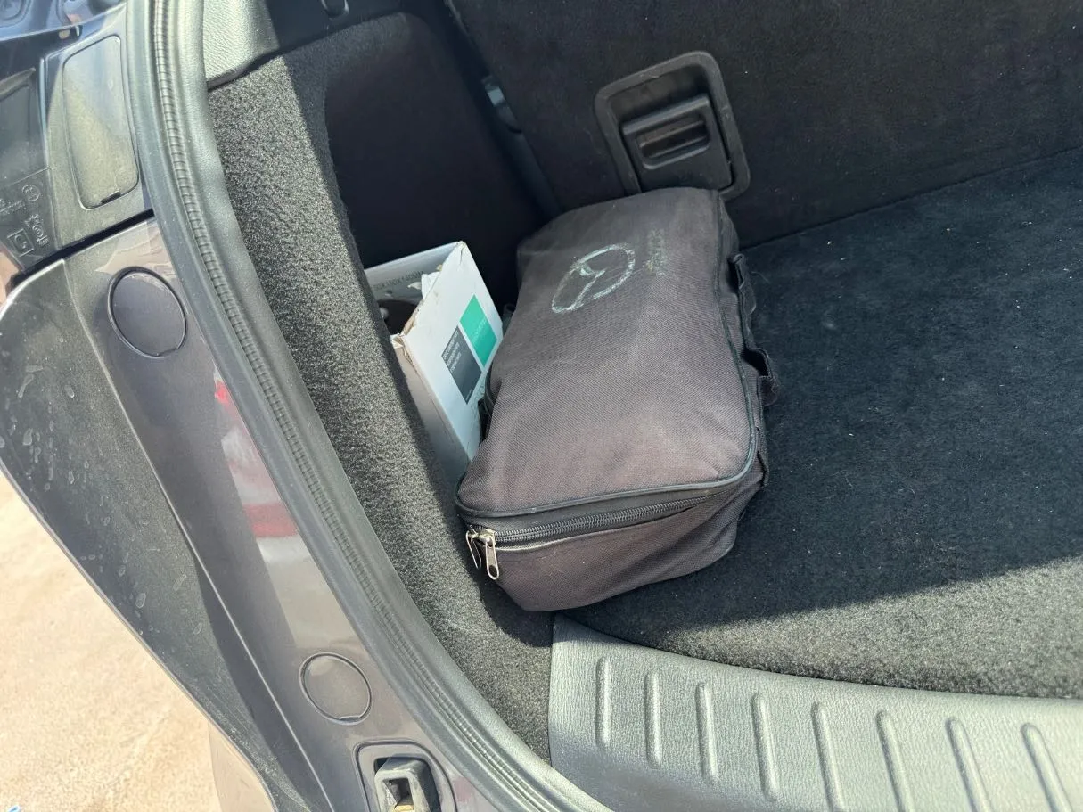Car image 25