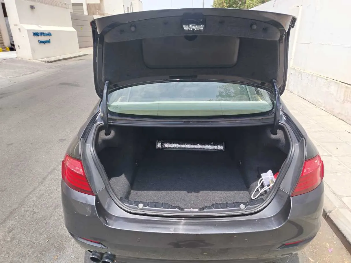 Car image 26