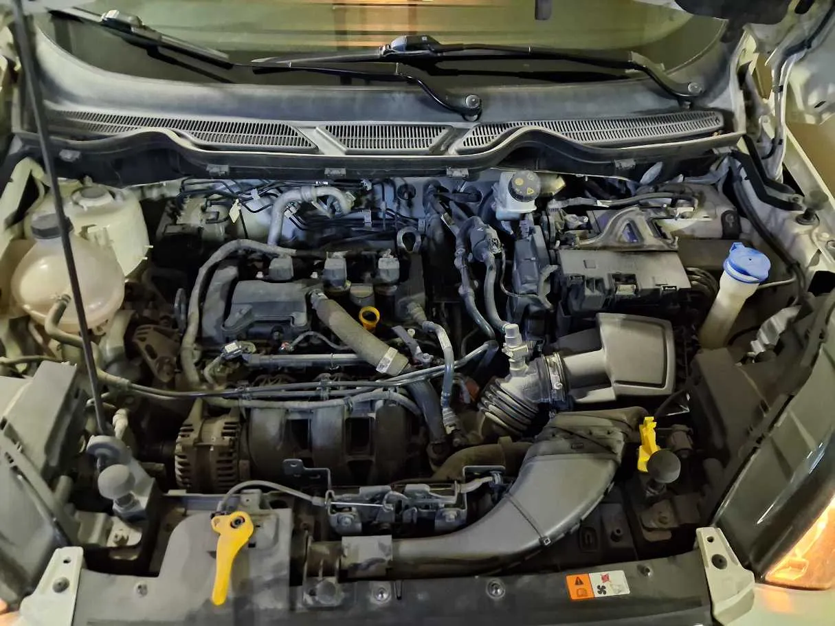 Car image 21