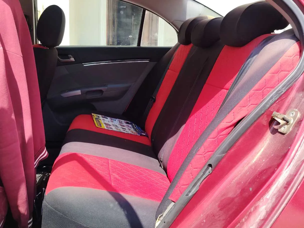 Car image 14