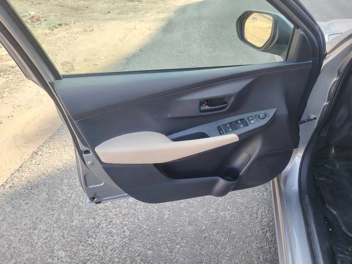 Car image 11