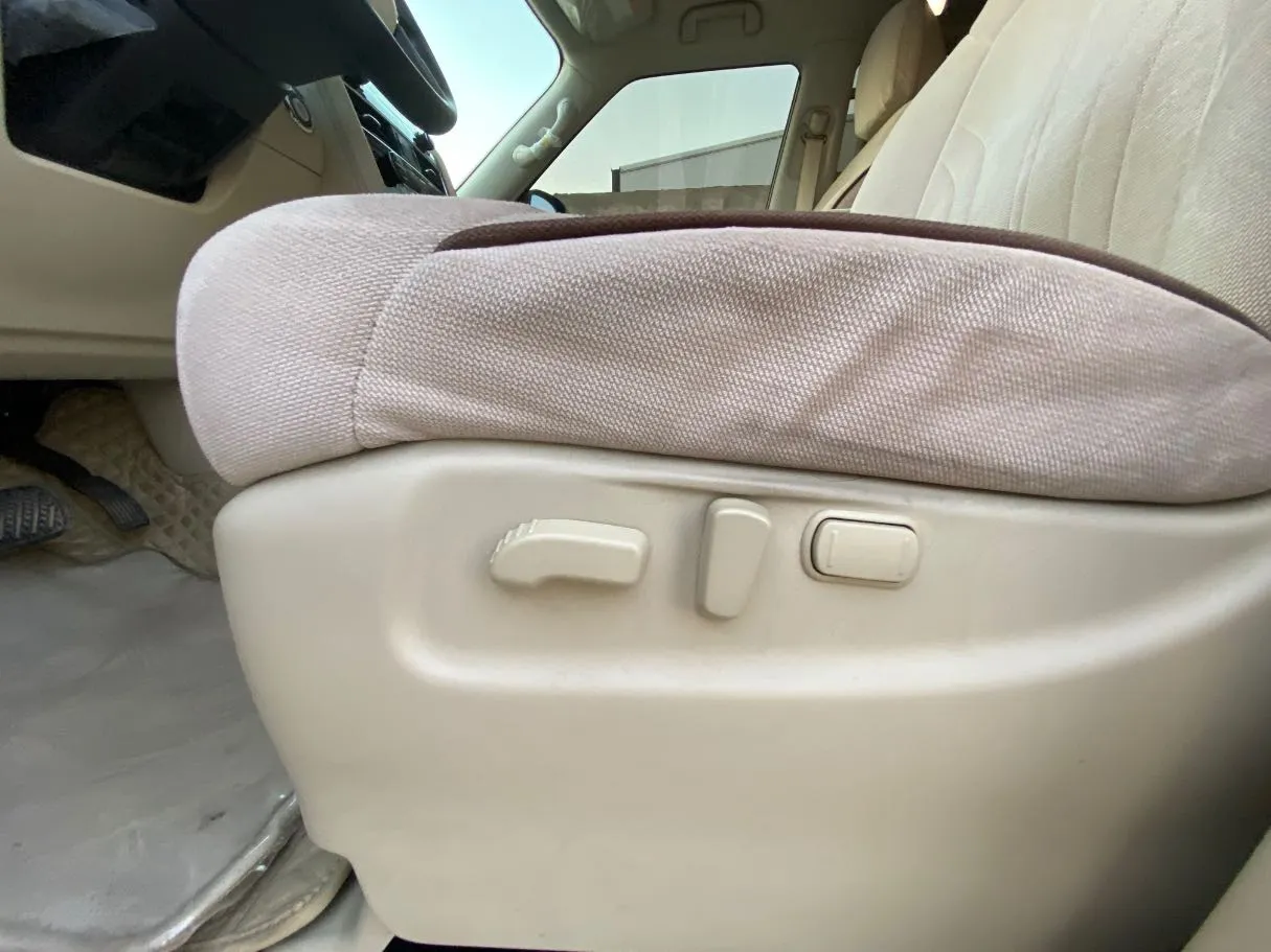 Car image 28