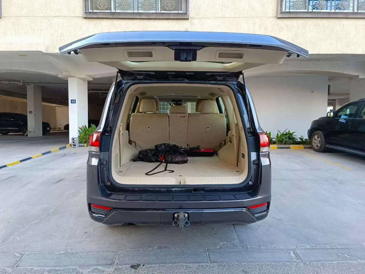 Car image 29