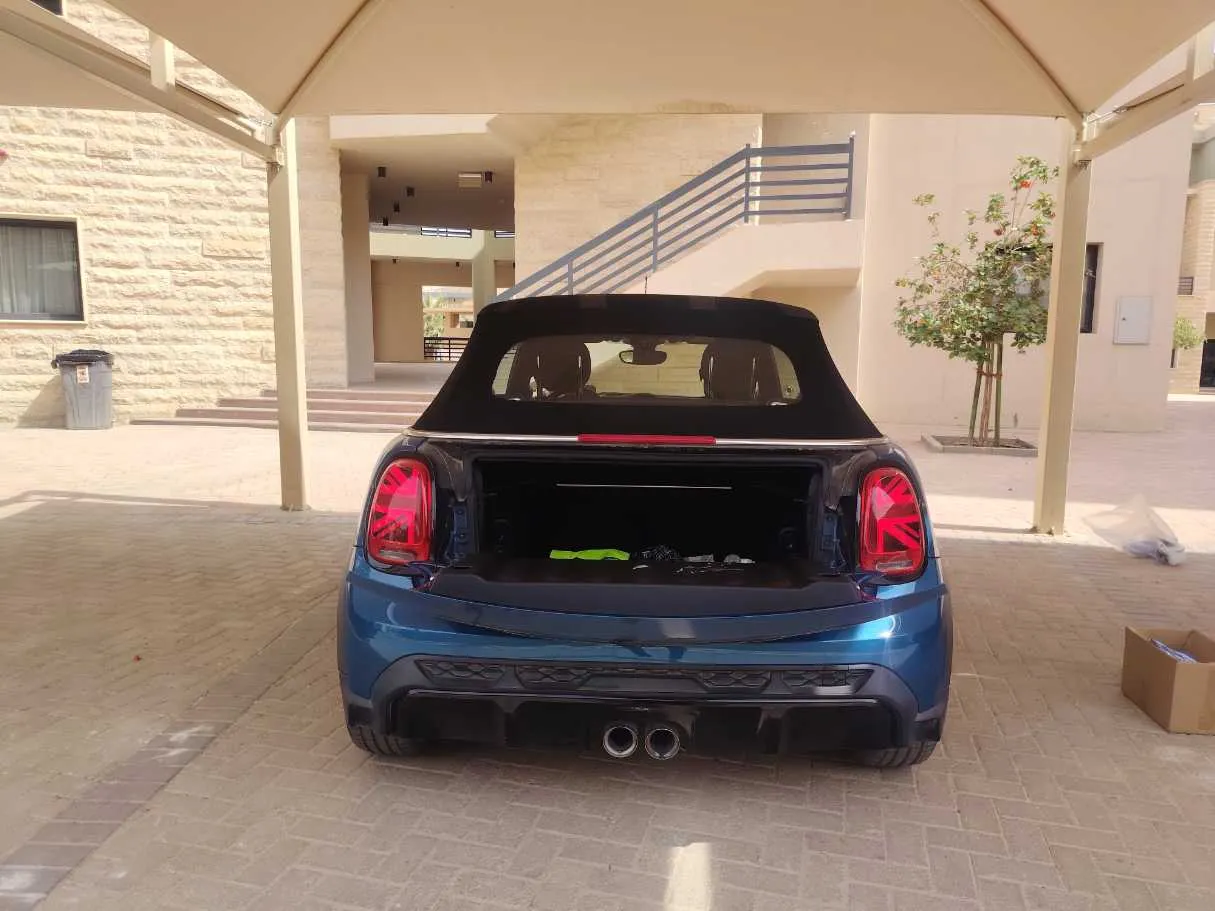 Car image 25