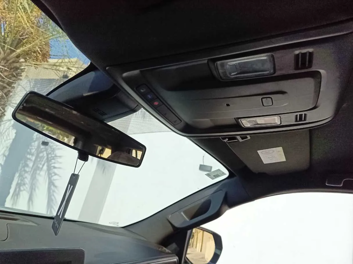 Car image 29