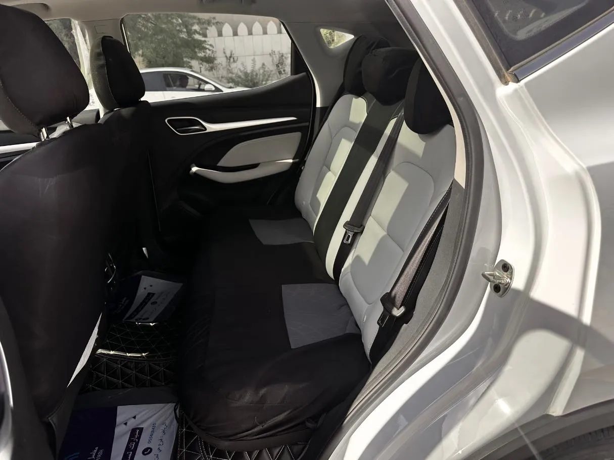 Car image 13