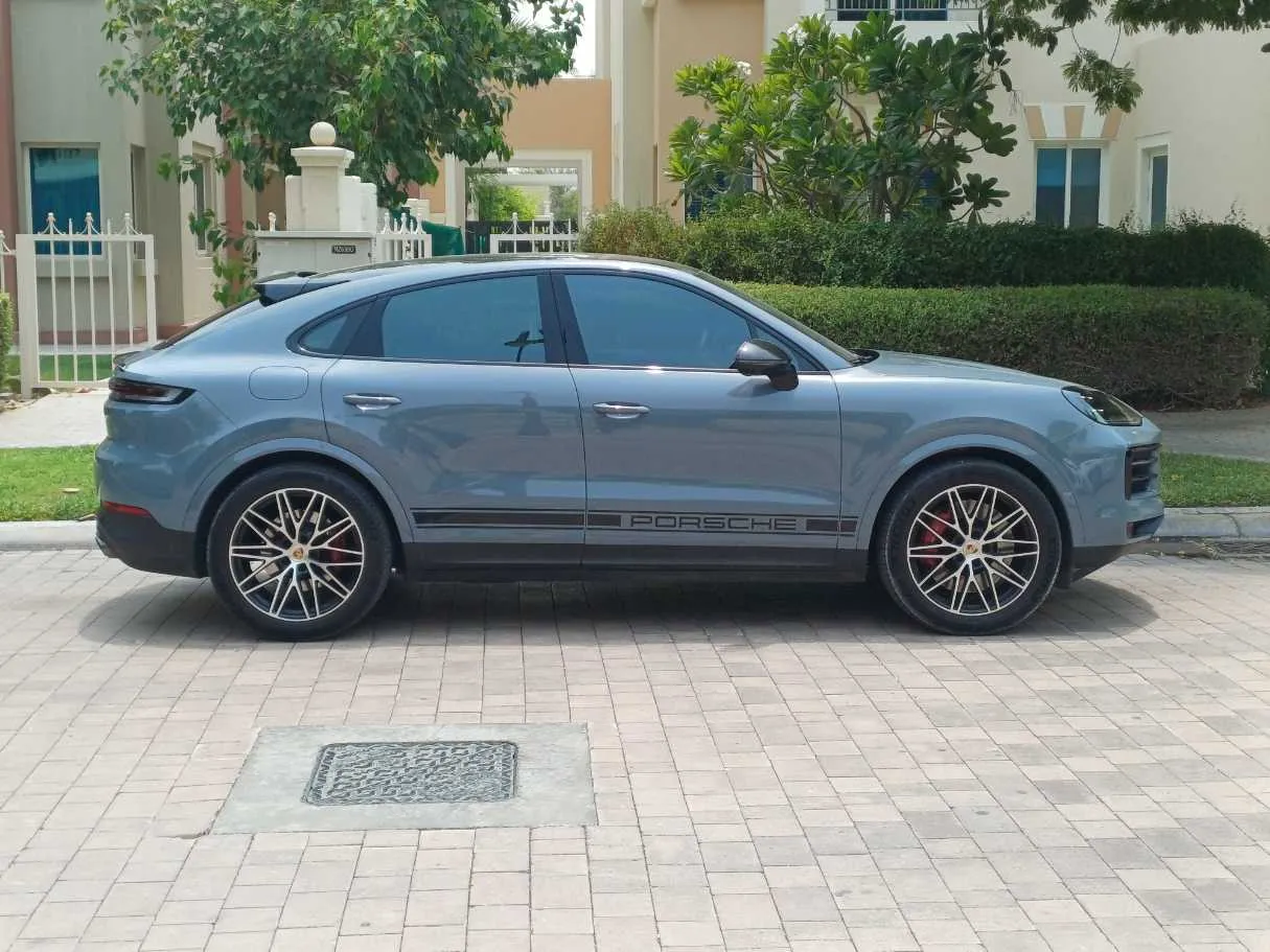 Car image 8