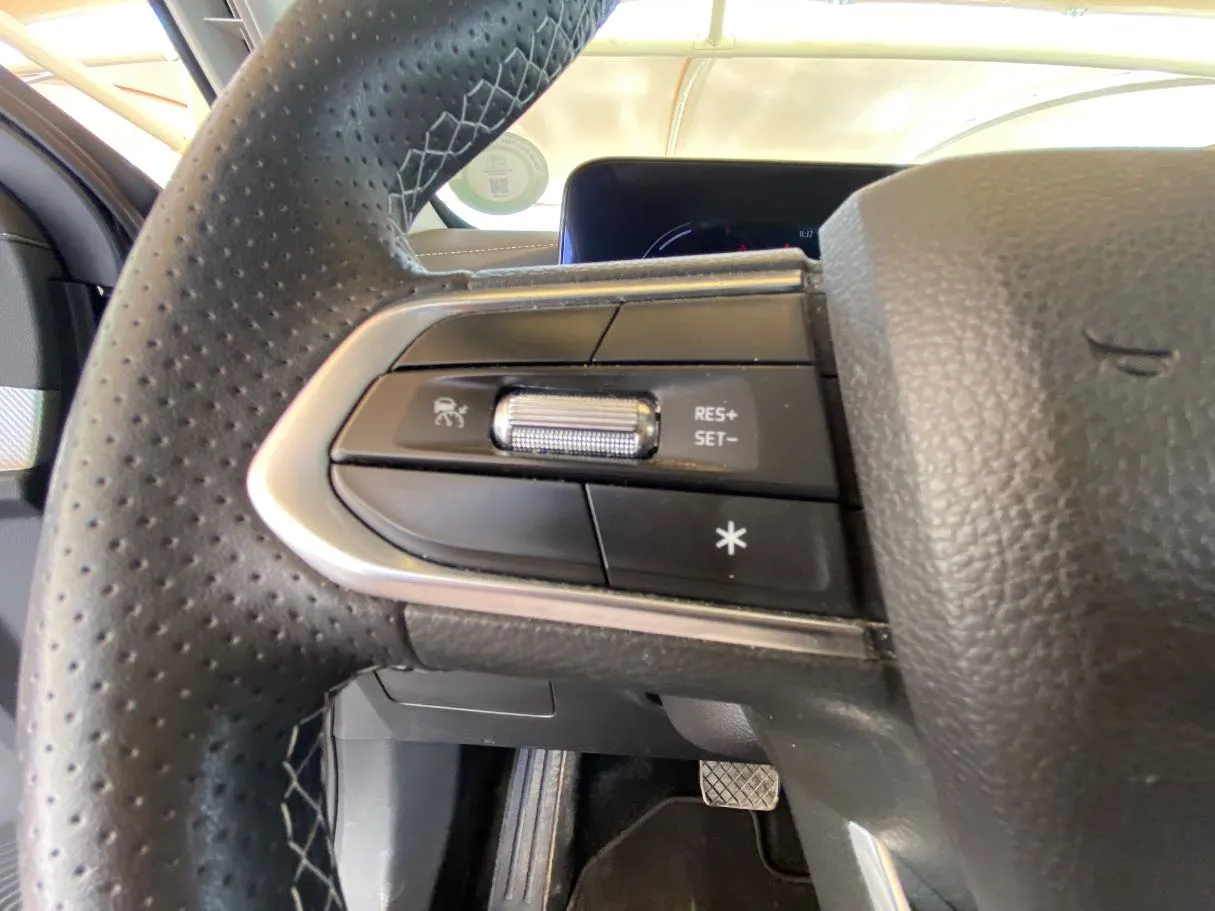 Car image 22