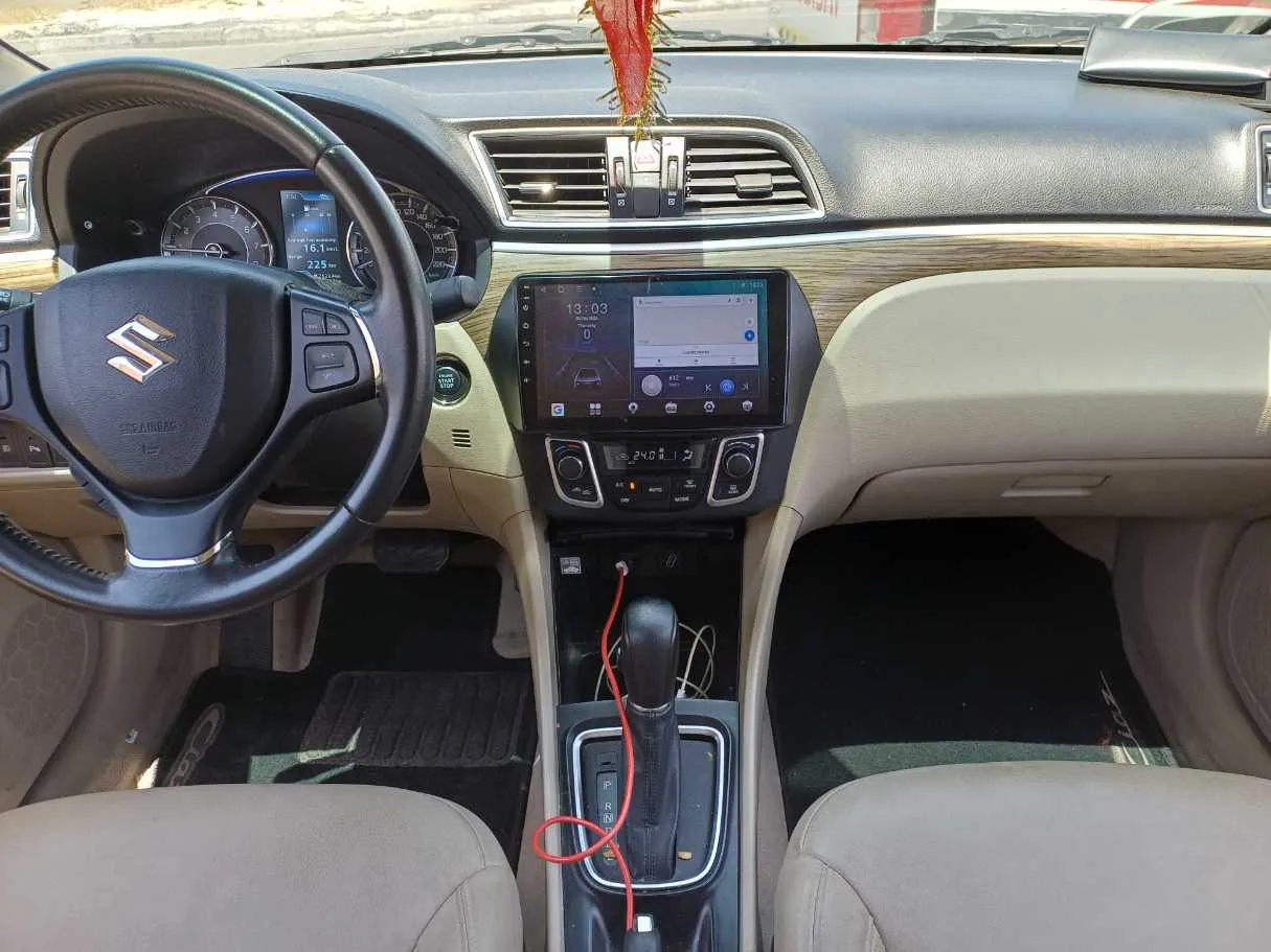 Car image 18