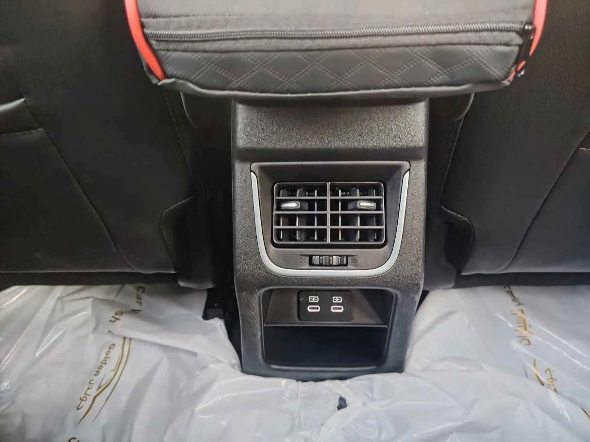 Car image 28