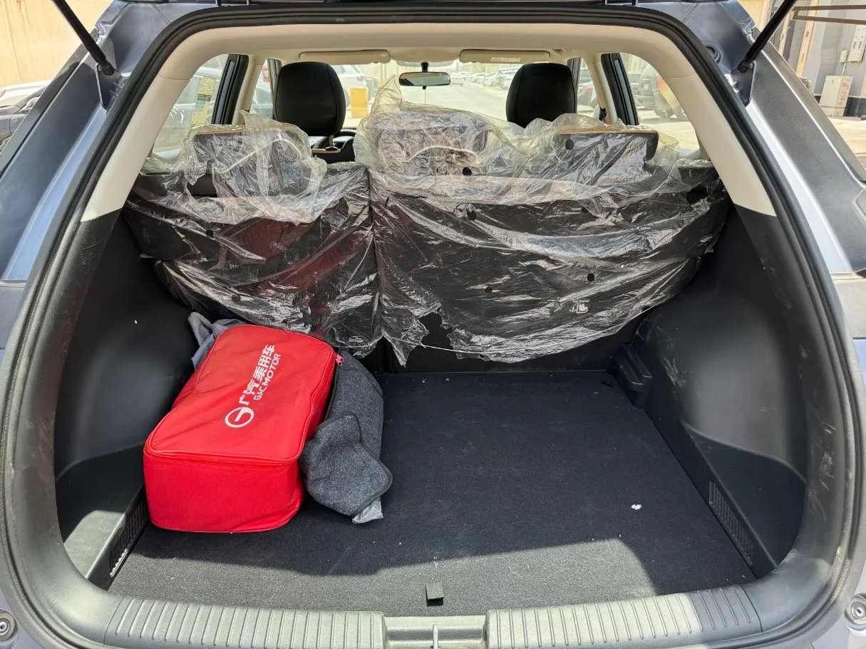 Car image 24