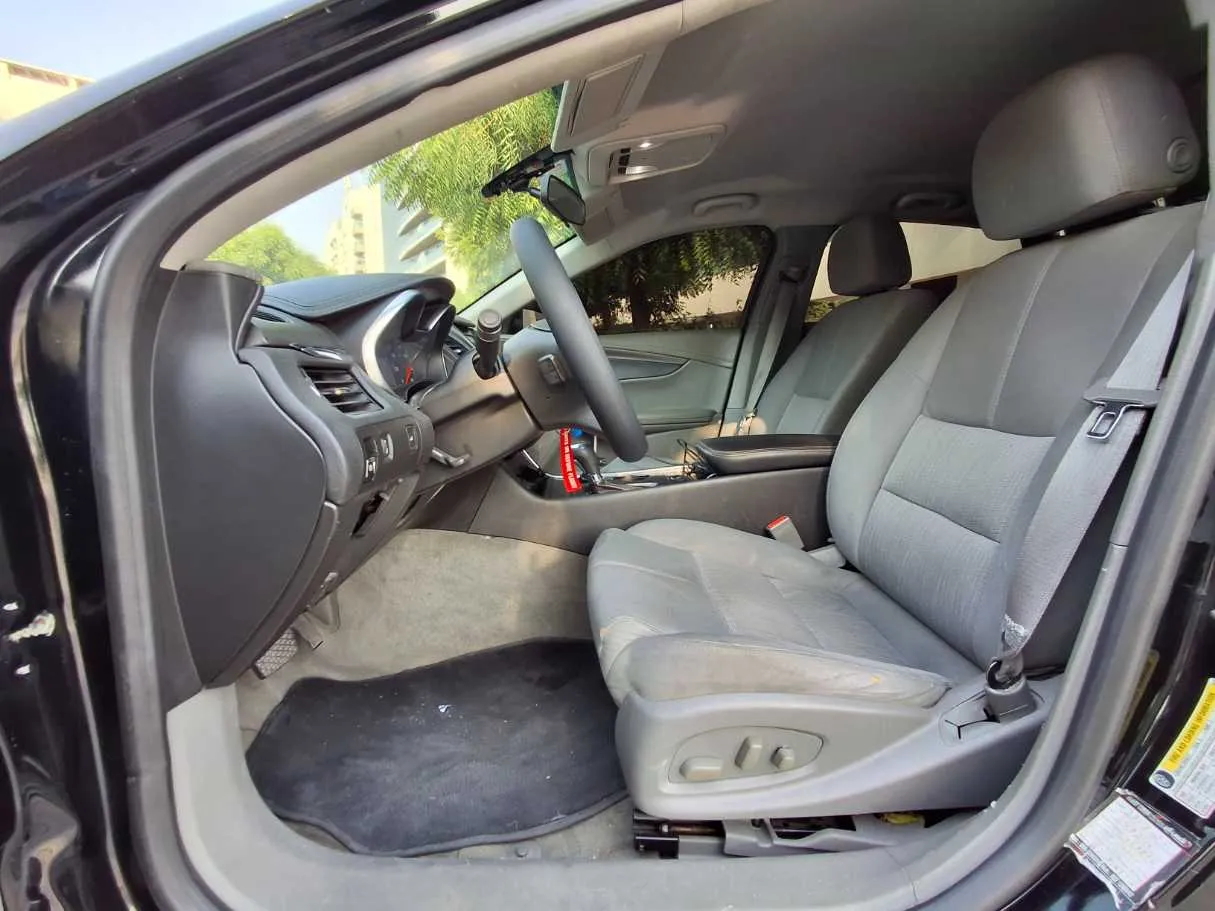 Car image 12