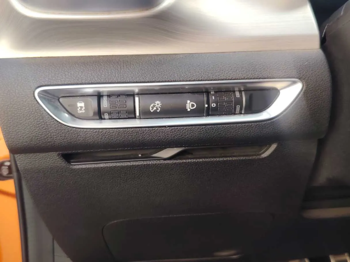Car image 23