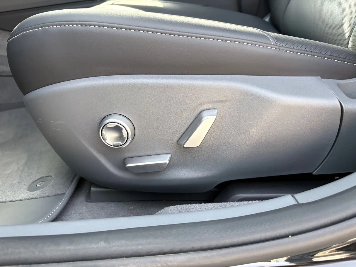 Car image 29