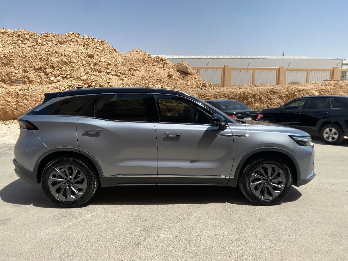 Car image 4