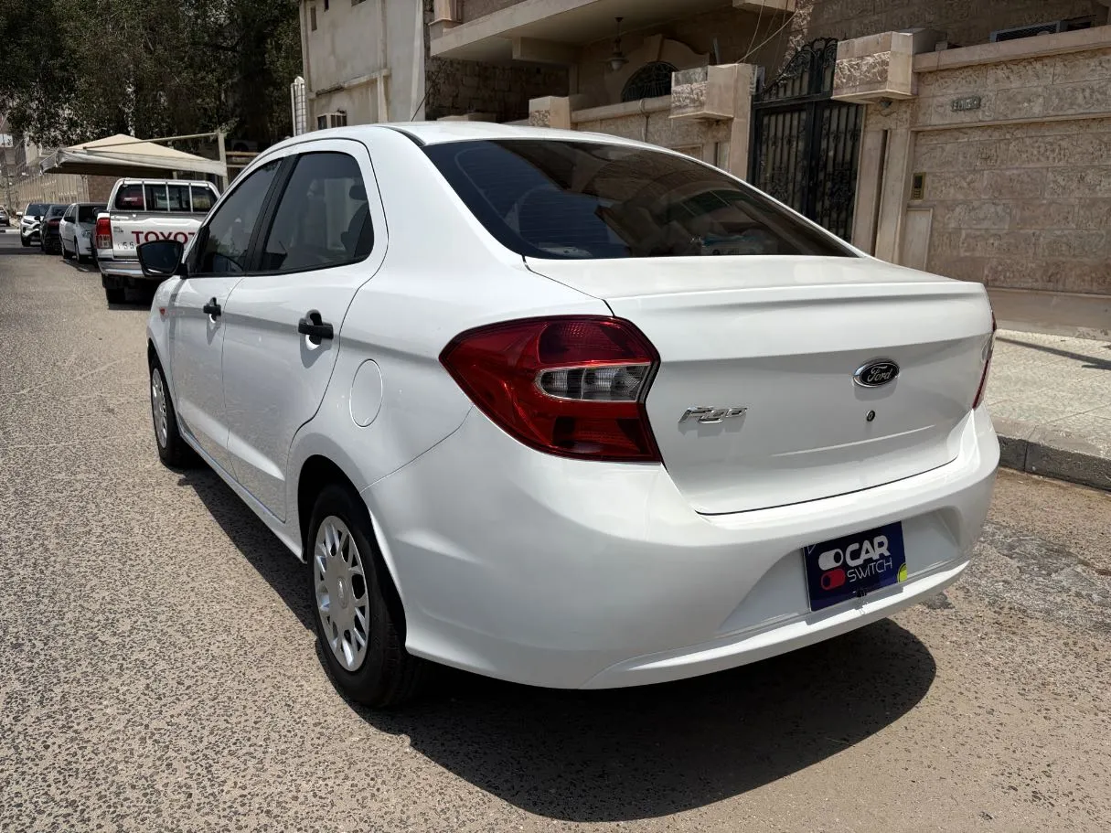 Car image 7