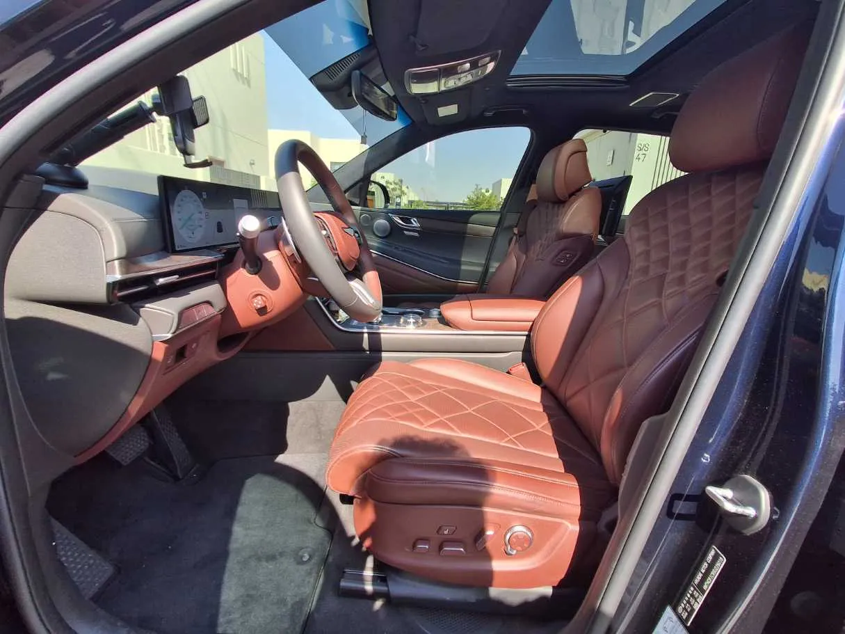Car image 12