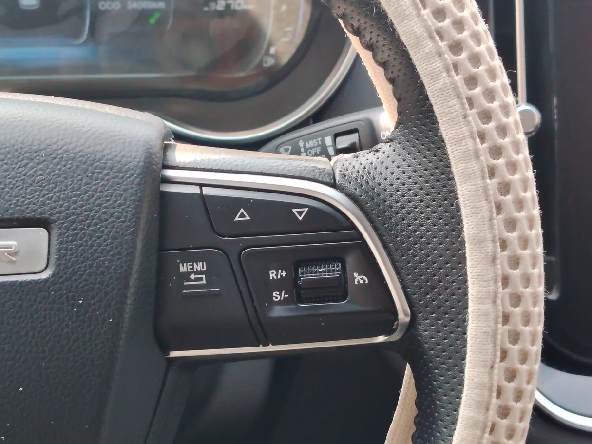 Car image 30