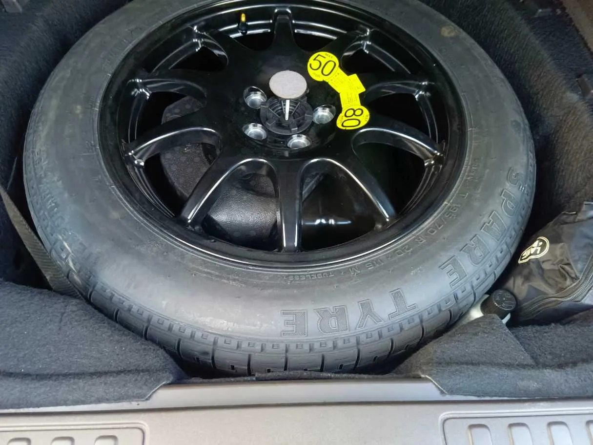 Car image 34