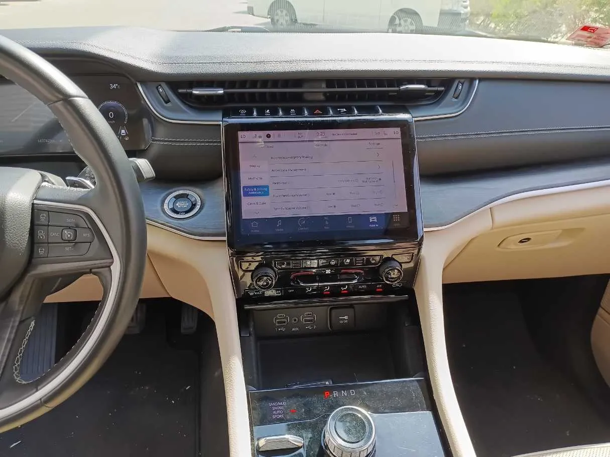 Car image 17