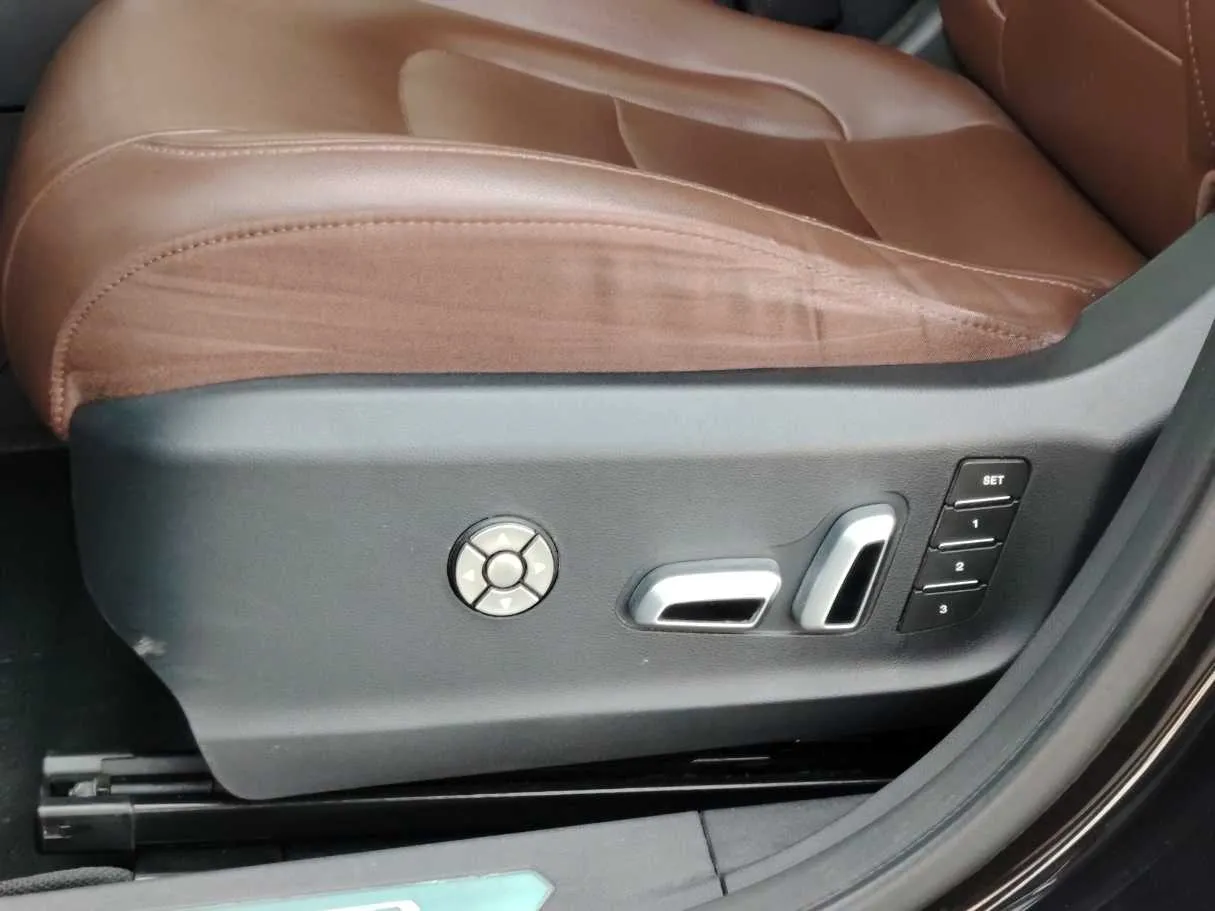 Car image 31