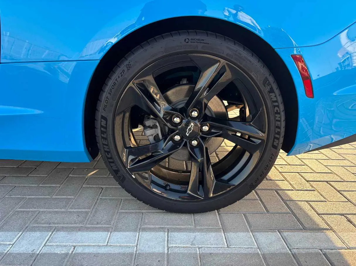 Car image 9