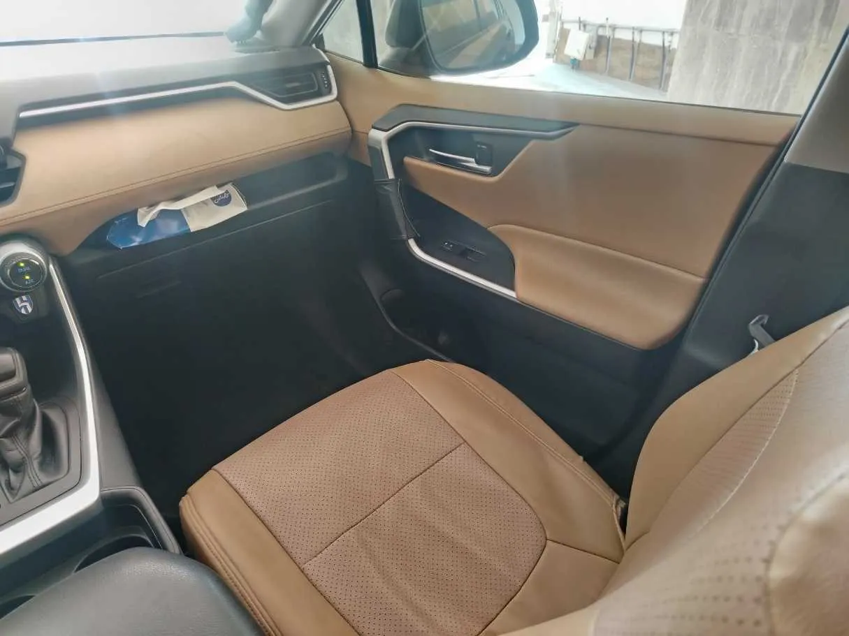 Car image 32