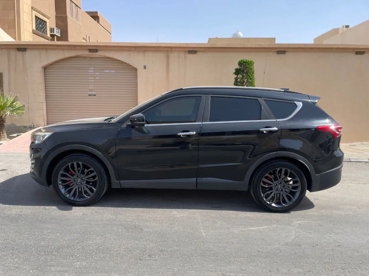 Car image 8