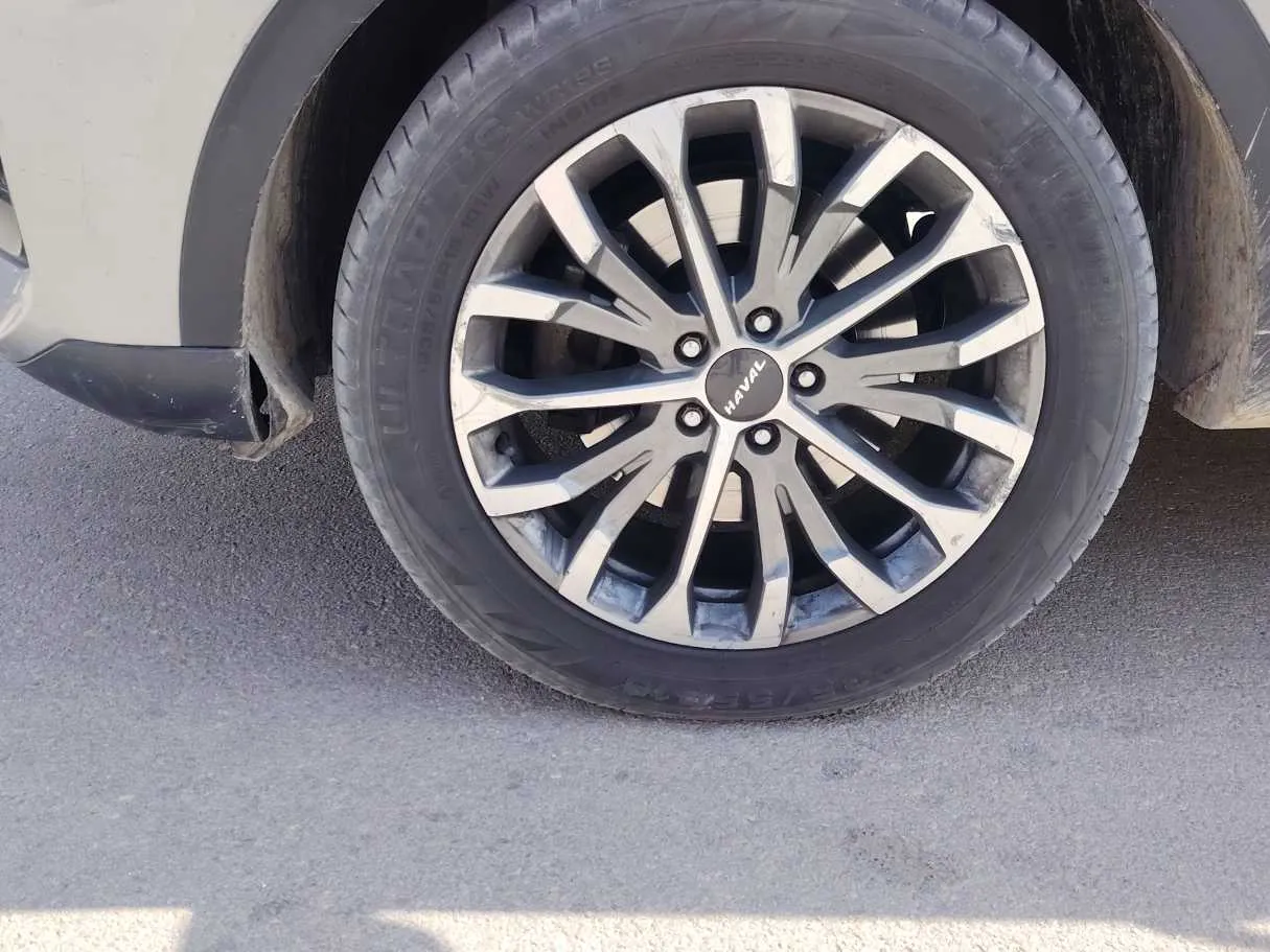 Car image 10