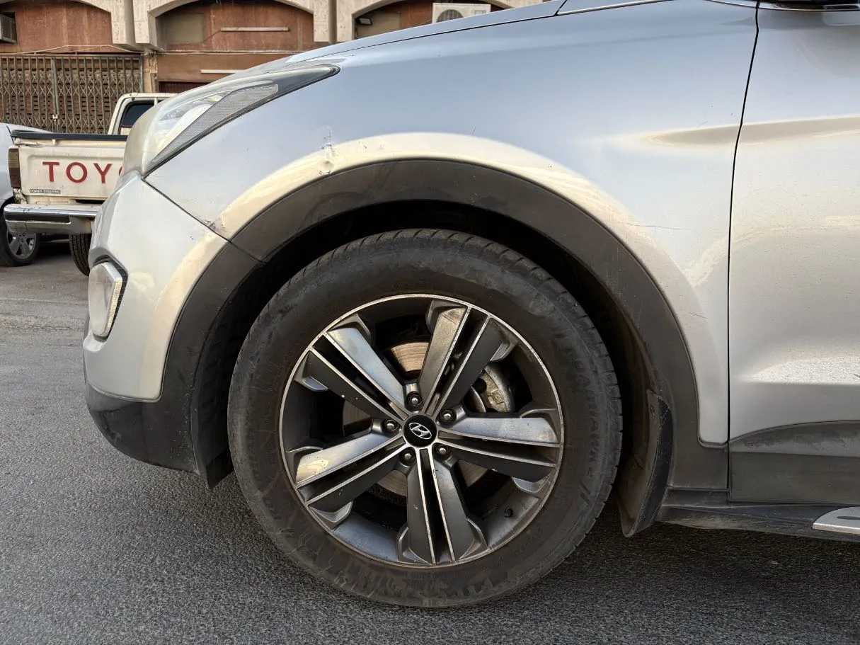 Car image 9