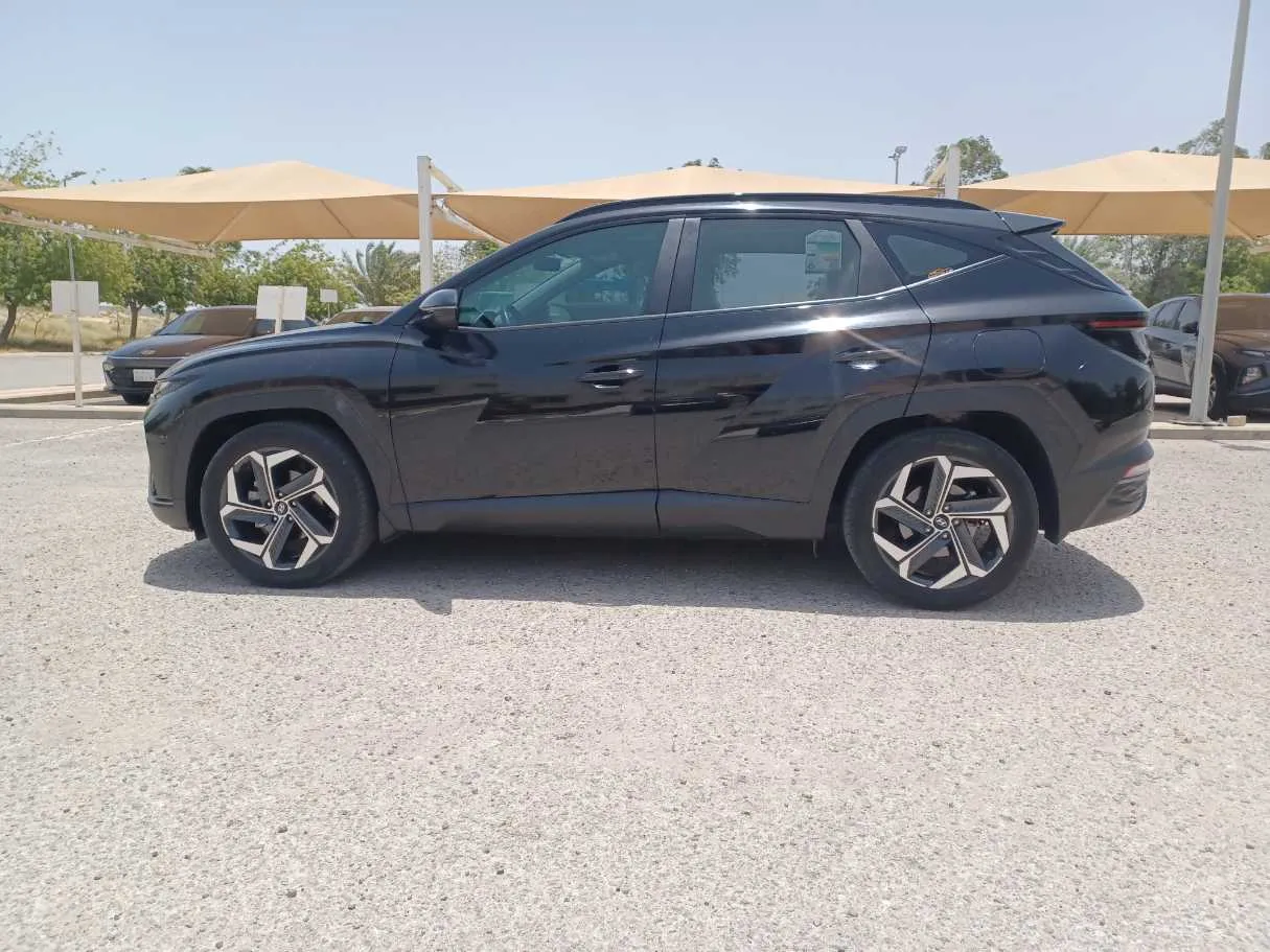 Car image 8