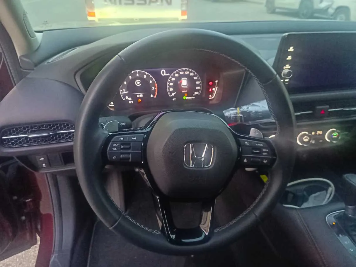 Car image 25