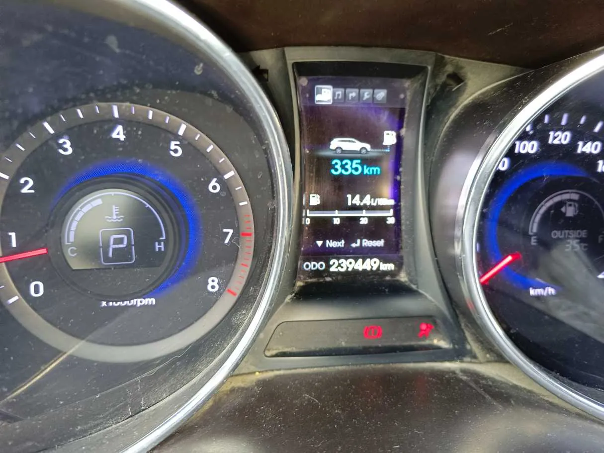 Car image 25