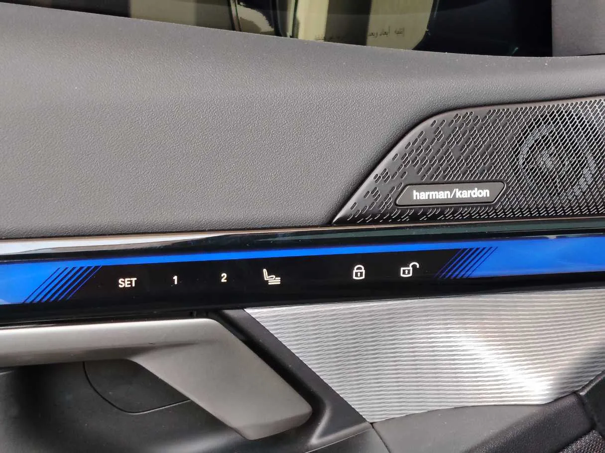 Car image 32