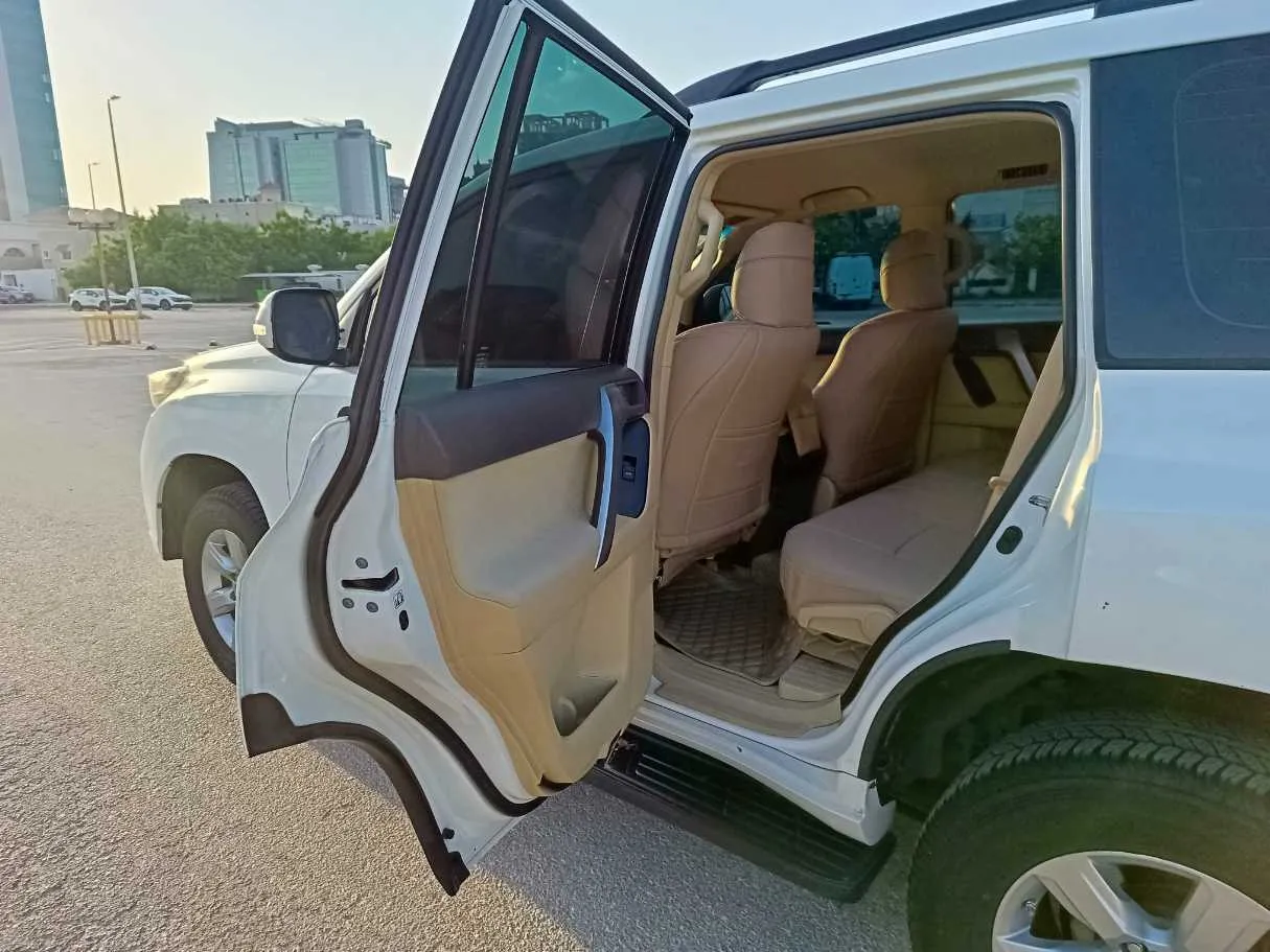 Car image 16