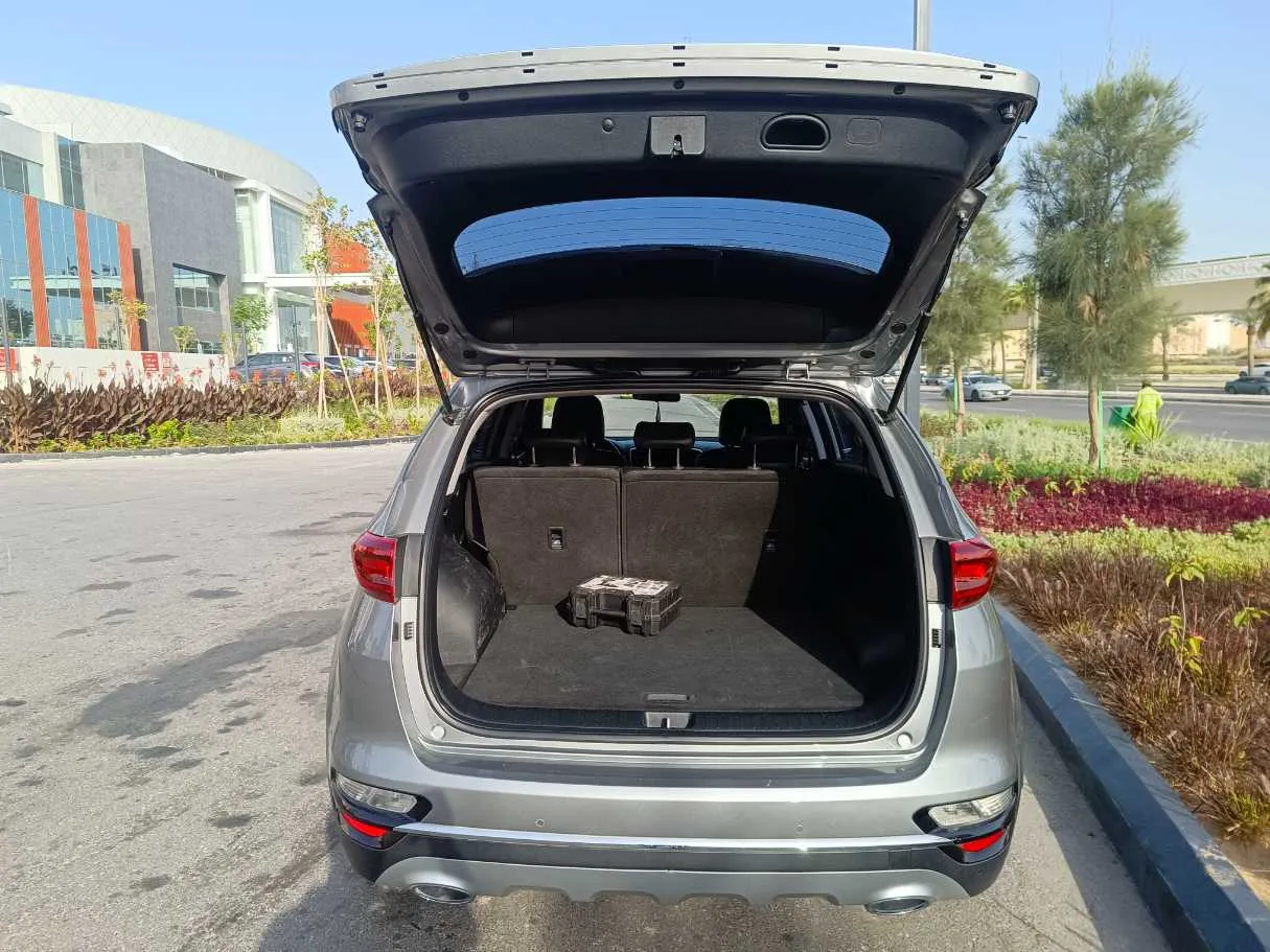 Car image 26