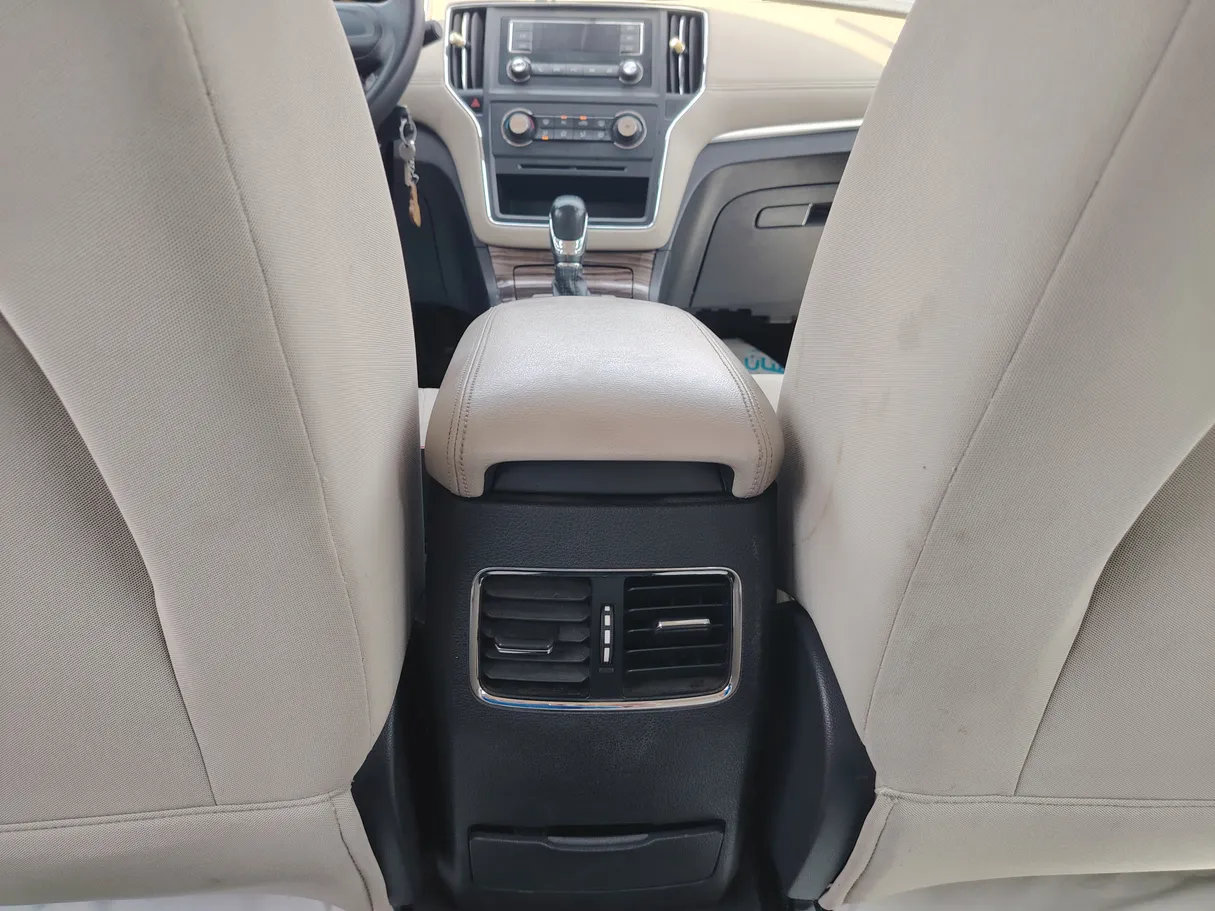 Car image 26