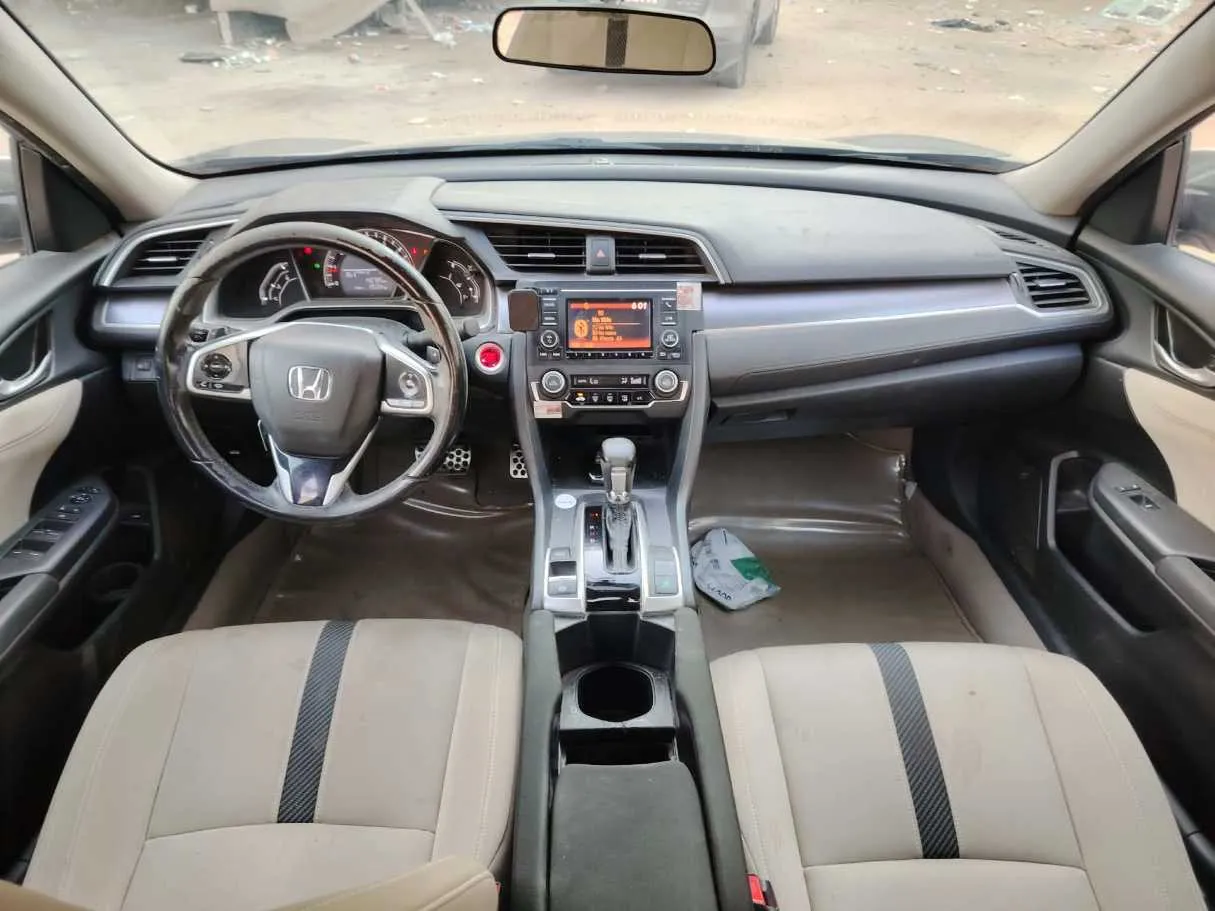 Car image 22