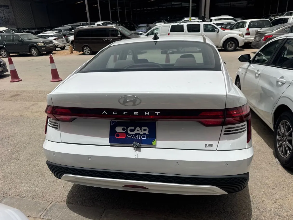 Car image 5