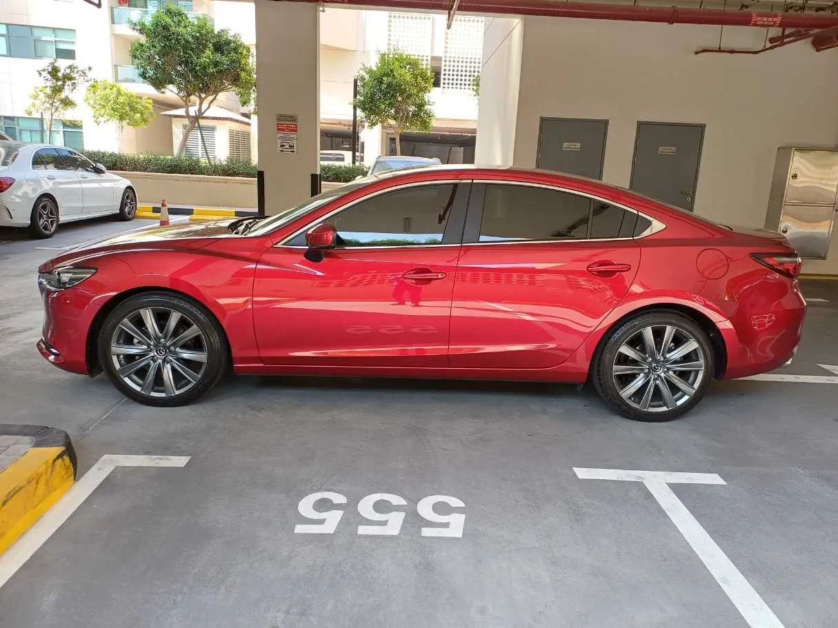 Car image 4