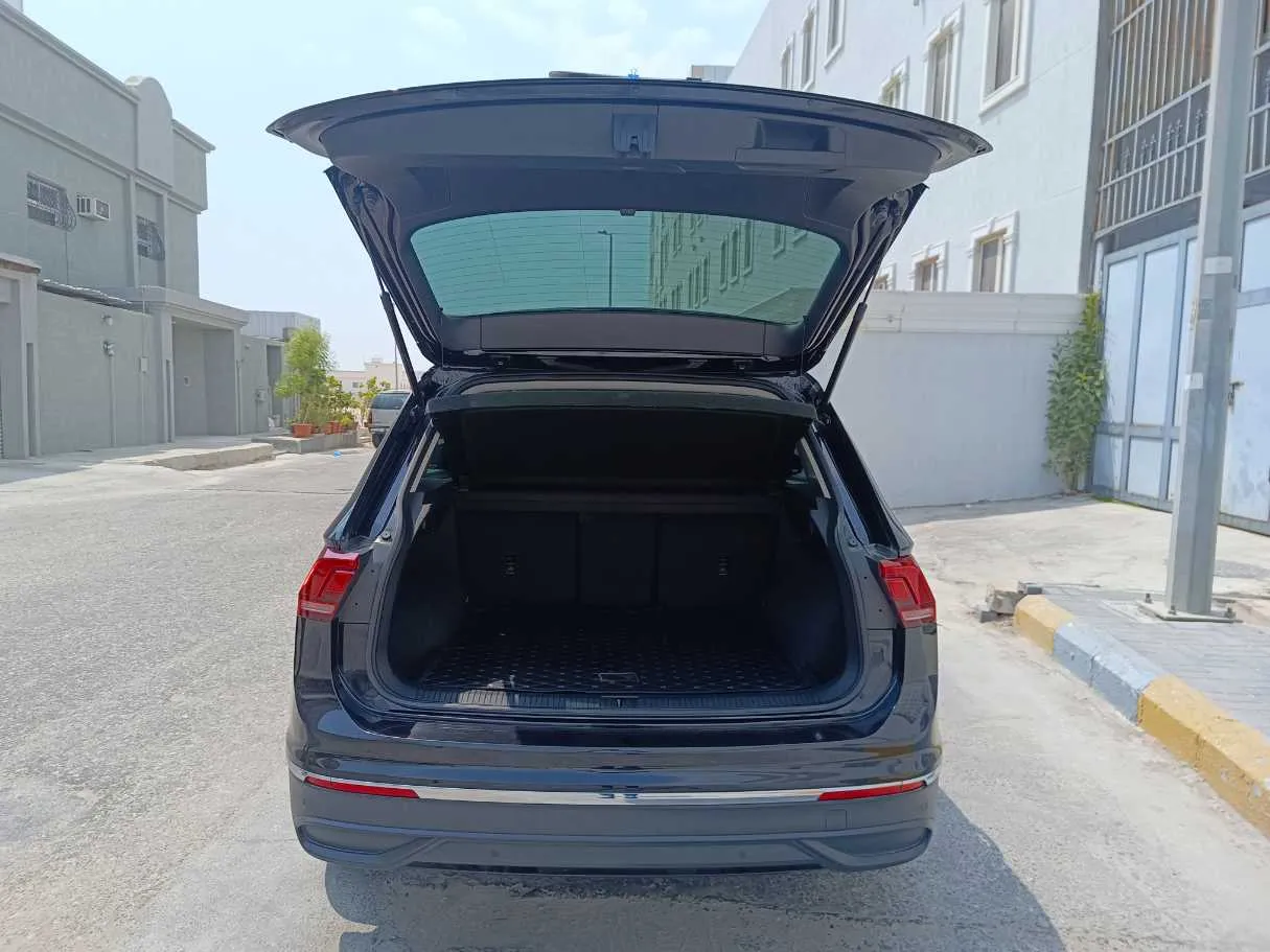 Car image 25