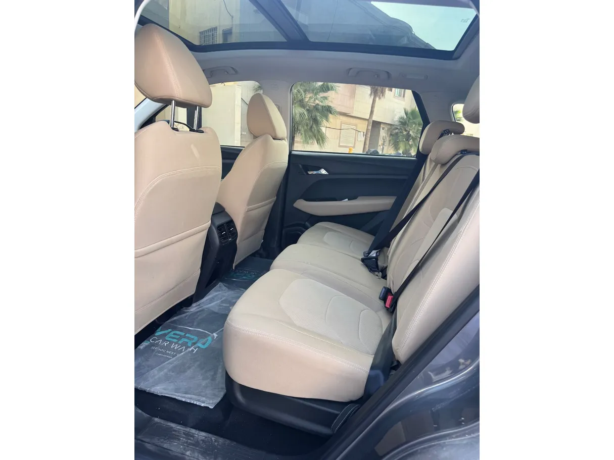 Car image 13