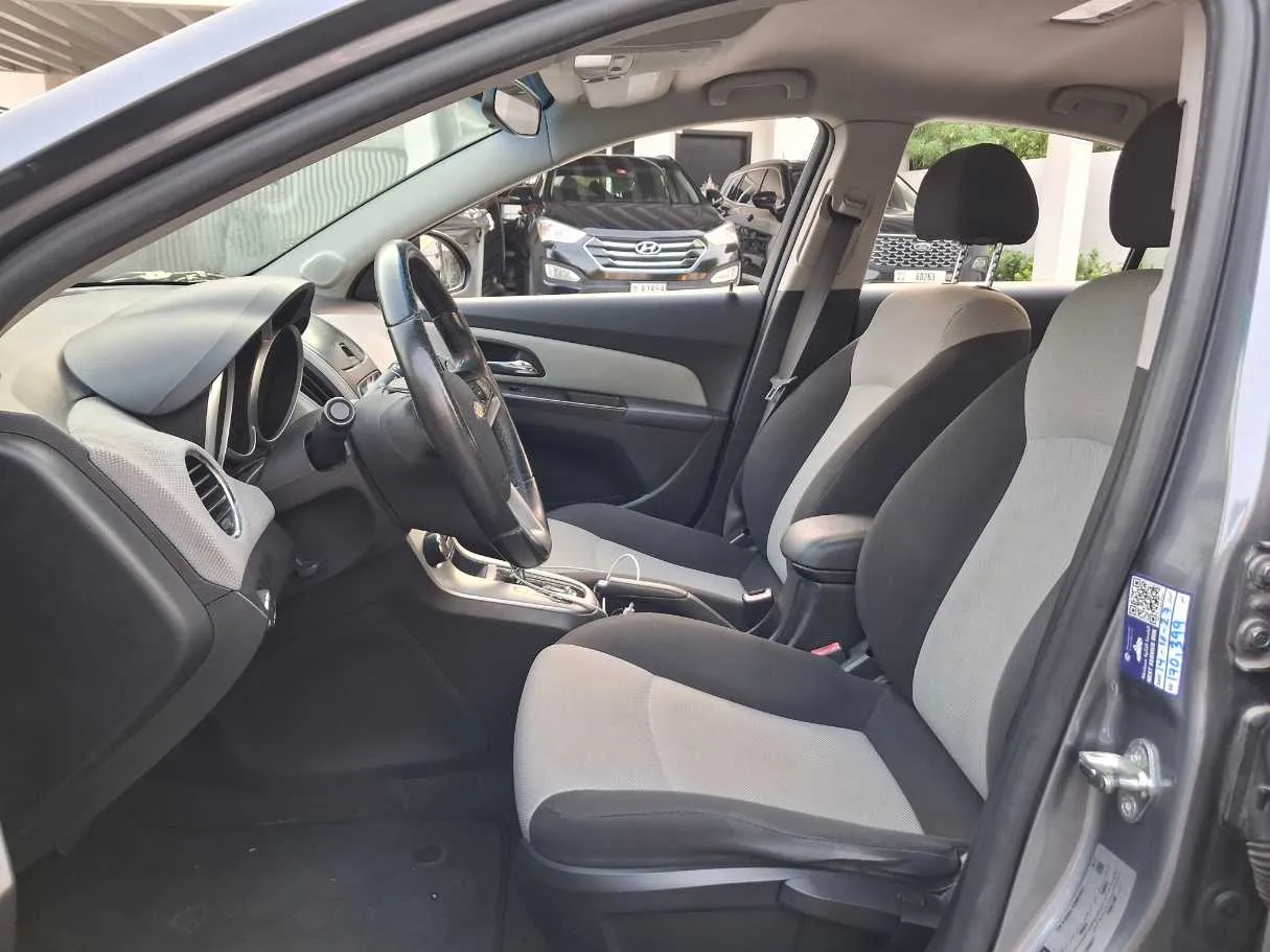 Car image 12