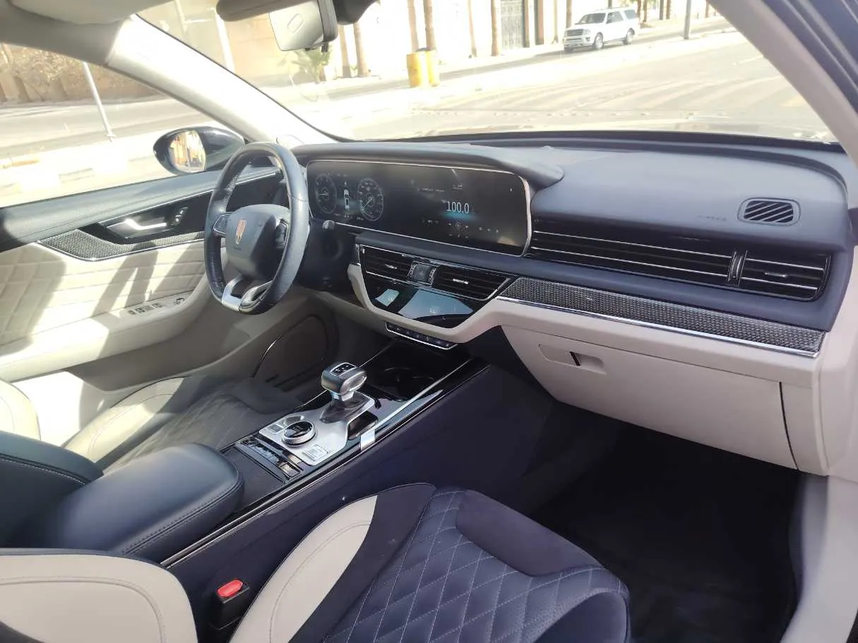 Car image 13