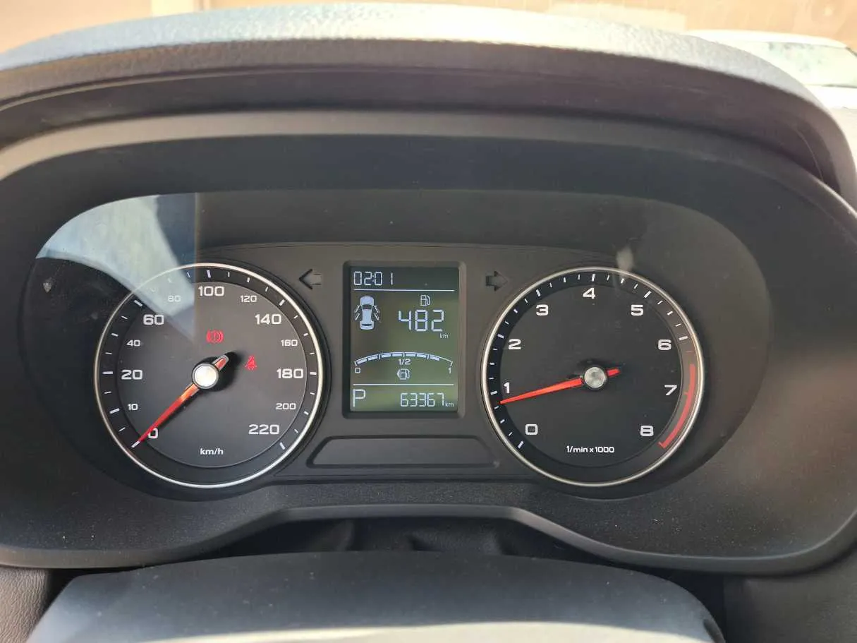 Car image 17