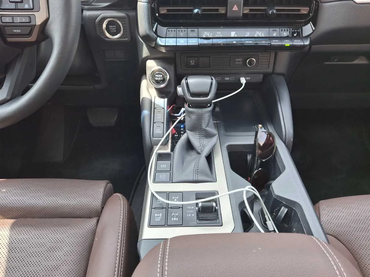 Car image 15