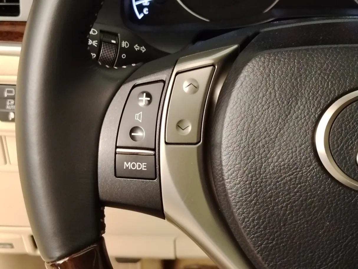 Car image 26